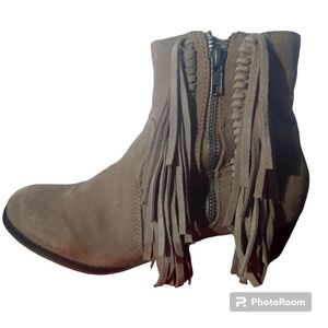 Women's size 9 zip up half boot with Fringe.